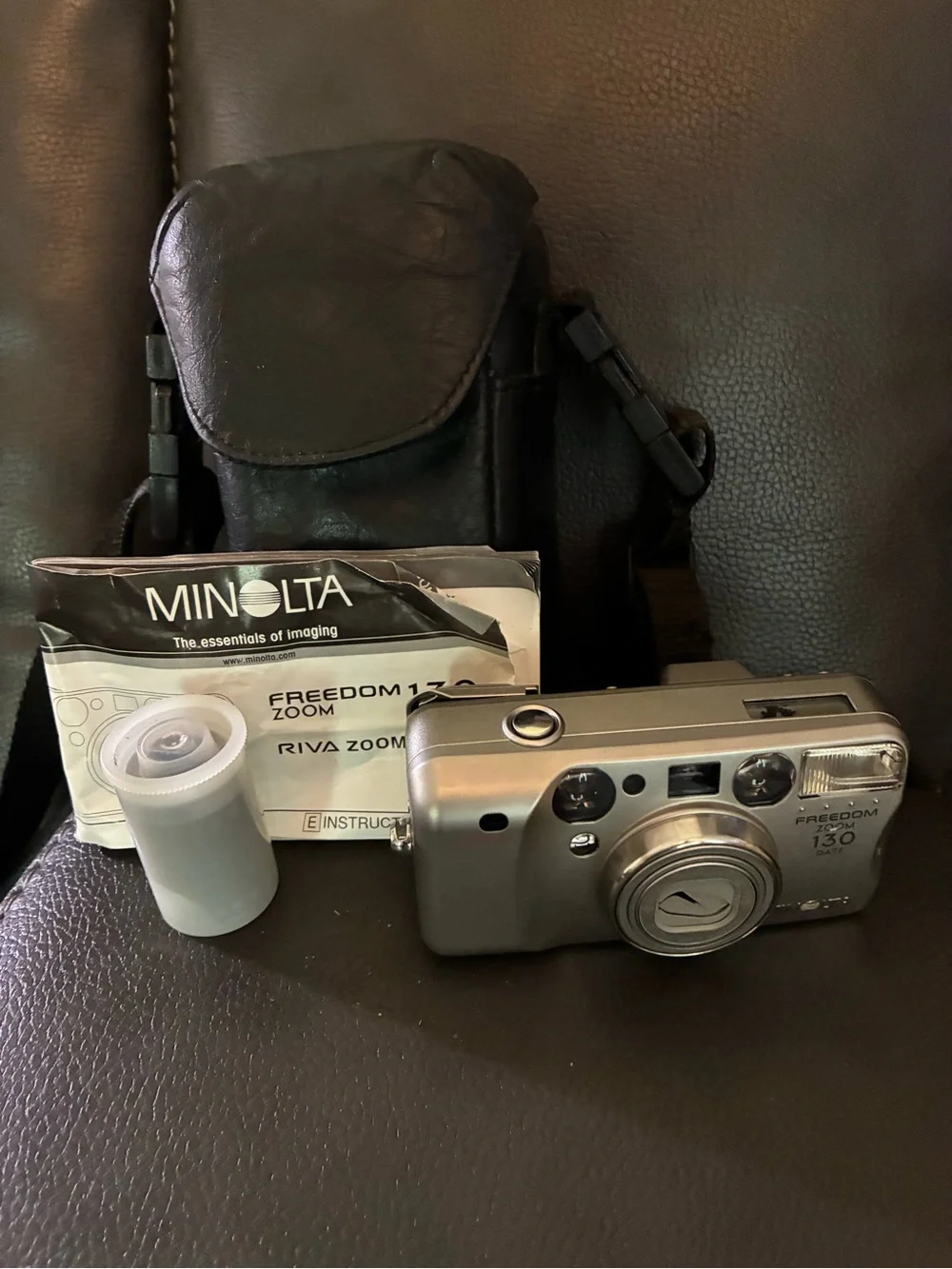 Minolta Freedom 130 Zoom 35mm Film Camera w/Carrying Case, Manual, & Film Roll